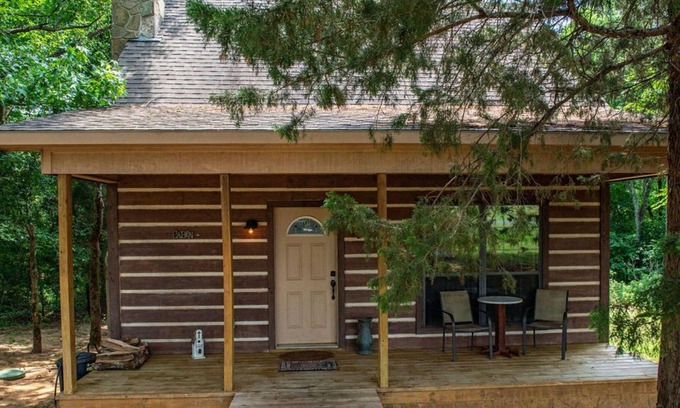 Lindale Cabin | Aspen-Rustic chic cabin in the piney woods of East Texas
