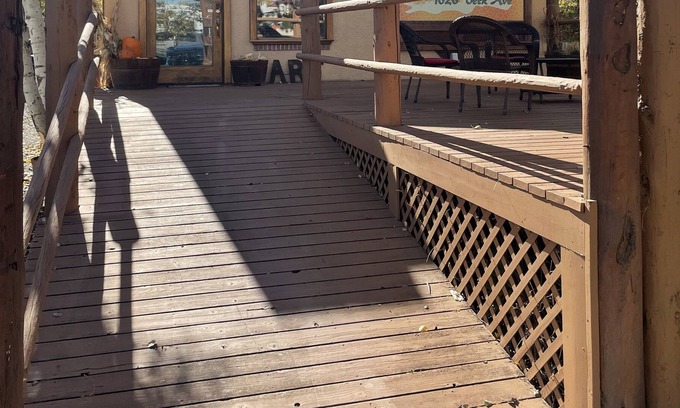 Cody House | Aspen Villa - Sleeps 6! Located in the heart of Cody, Wyoming.