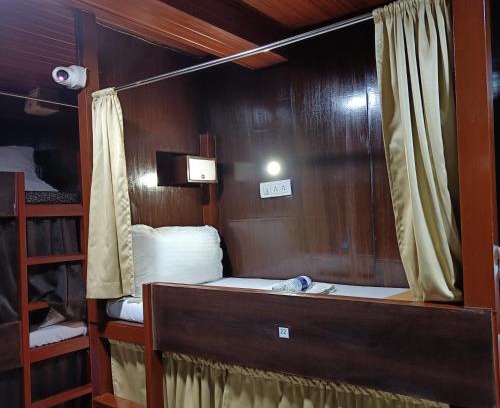 Ghatkopar West Hotel | ASRA DORMITORY For Male And Female