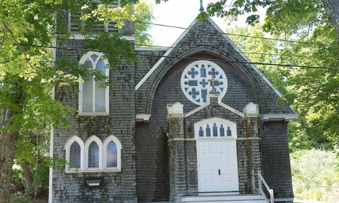 North Haven House | Astonishing Church converted into new three bedroom dramatic house in village
