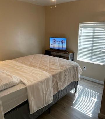 Garfield House | ASU Roosevelt row Downtown Phoenix private room shared bathroom