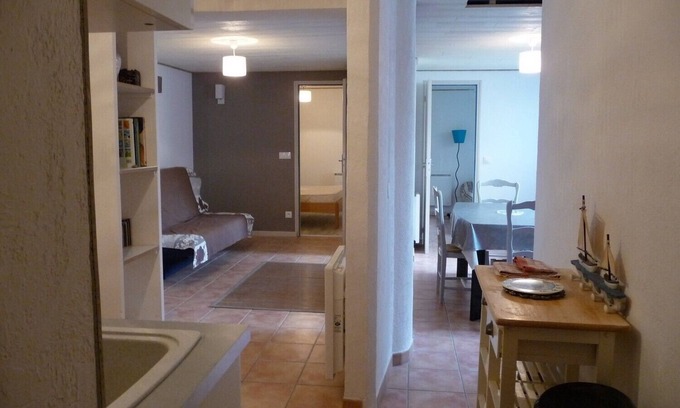 Les Lecques Apartment | At 80m from the beach, apartment T2/3, sleeps 5 Saint Cyr sur mer, parking.