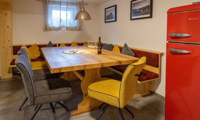 Bruck an der Grossglocknerstrasse Apartment | Lovely apartment for 4 people with WIFI, TV, balcony, pets allowed, panoramic view and parking