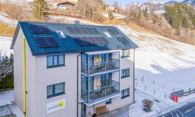 Bruck an der Grossglocknerstrasse Apartment | Cosy apartment with a view near Kaprun