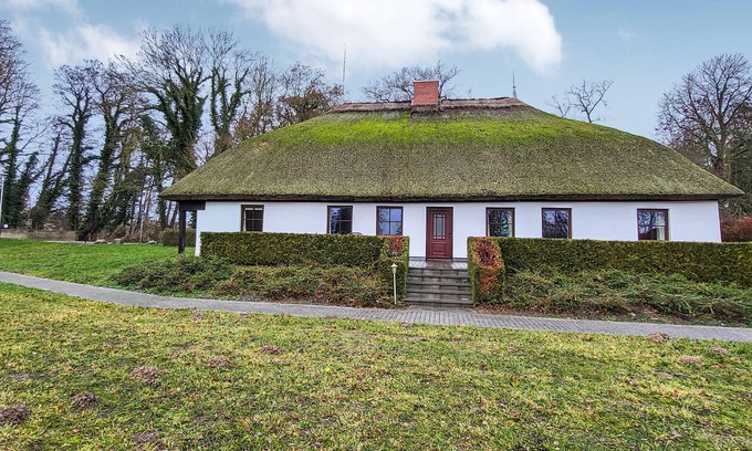 Buelow Apartment | At Haussee, this beautiful vacation apartment in a traditional thatched house welcomes you.