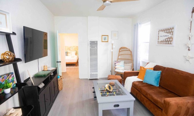 Hermosa Beach Apartment | At Hermosa Ave and Pier ave- B