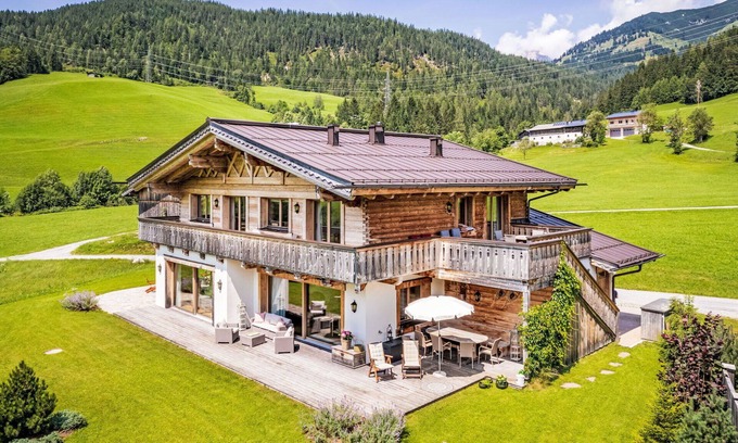 Hinterthal Apartment | Beautiful apartment for 10 people with WIFI, TV, balcony and panoramic view