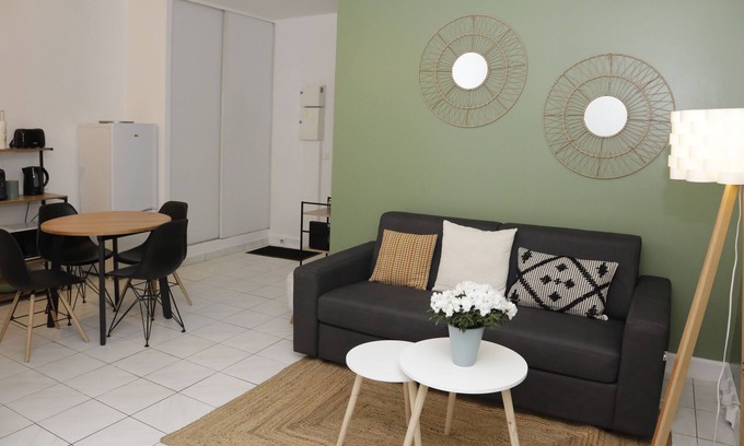 Senlis Apartment | At the Closeraie - Free closed car park