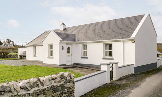 Clooncarrabaun House | AT THE CROSSROADS, family friendly in Louisburgh, County Mayo