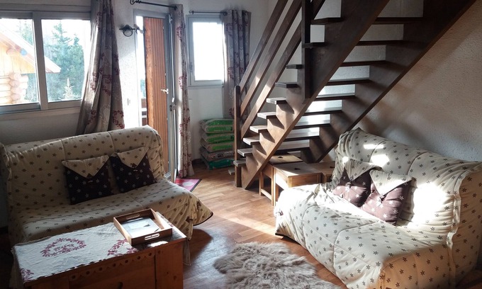 Eyne 2600 Apartment | At the foot of the ski slopes comfortable apartment with terrace and stove