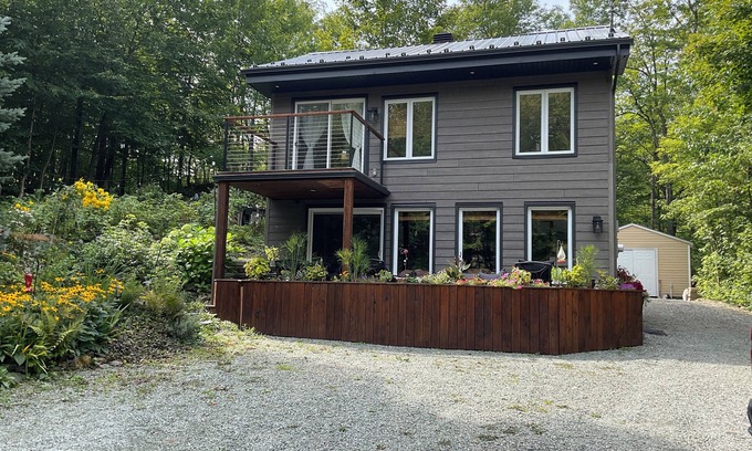 Austin Ski Chalet | At the heart of winter activities in the Eastern Townships, Chalet cap du ruisseau awaits you!