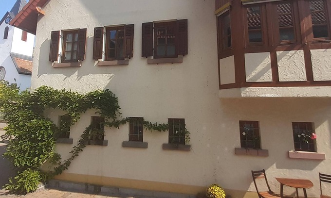 Bobenheim am Berg House | At the village well - cottage - cottage, shower or bath, toilet, non-smoking