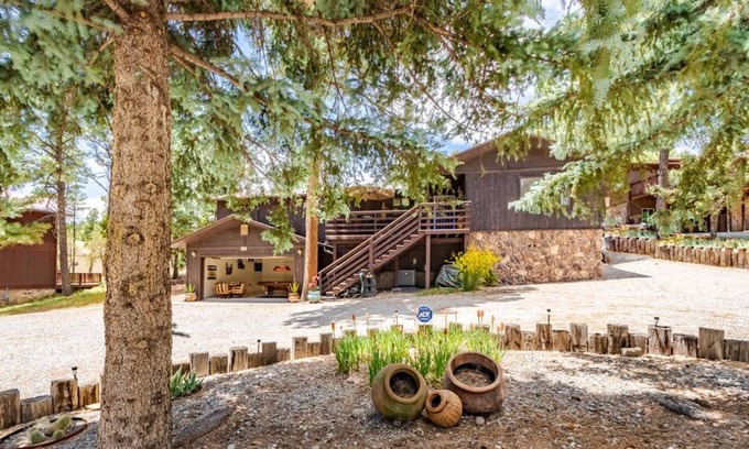 Ruidoso Cabin | At Wit's End: 'Don't be at your wit's end' looking for a vacation rental!' Hot tub & Pool Table