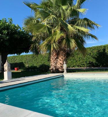 Saint-Aunes Bed & Breakfast | Atelier des Vidaux