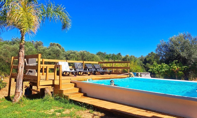 Quatrim do Sul Cottage | Atelier Rural Quinta do Forno. Living in the countryside with your feet on the beach. Try it out