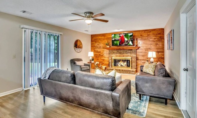 Kennesaw House | ATH Winsburg Drive · Sleeps8-3BR-Pet Friendly - Fenced