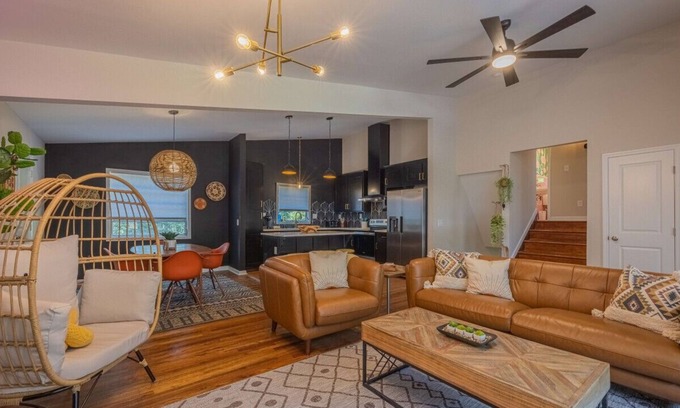 Athens House | Athens Mid-Century Modern Inn - 3.7 mi. to Sanford Stadium