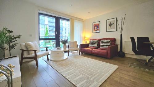 Spitalfields Apartment | Athera - Festival Quarter, Canary Wharf 2 bed, 2 bath apartment with balcony and gym facility
