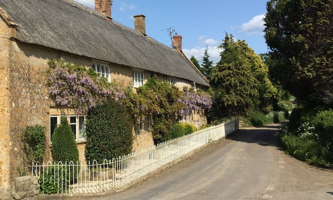 Ilminster Cottage | Atherstone Farm Cottage - charming thatched cottage, sleeps 4 guests in 2 rooms