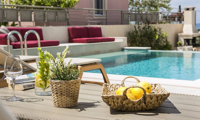 Lakithra Villa | ATHINAIS LAK VILLA,6 bedrooms,private pool, barbeque
