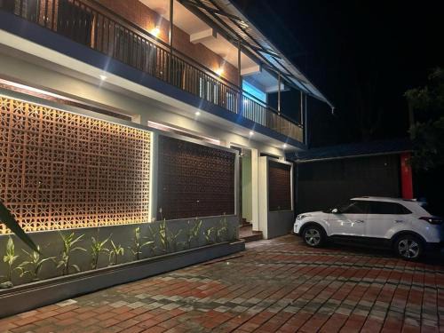 Irinjalakuda Hotel | Athirappilly Inn Rooms & Suites