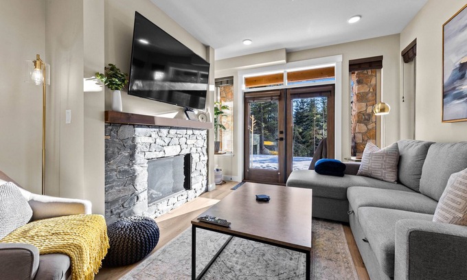 Sun Peaks Condo | Atitude #8 - Alpine Escape