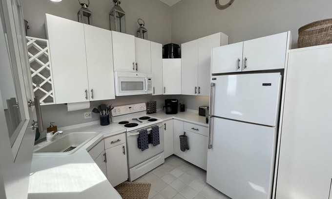 Aquinnah Condo | Atlantic and Vineyard Sound Views - Walk to Beach!