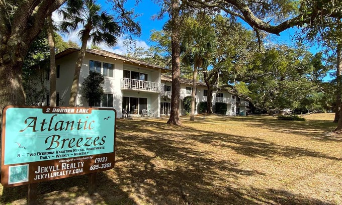 Jekyll Island Apartment | ATLANTIC BREEZE #4 2 bedrooms, 2 bathrooms