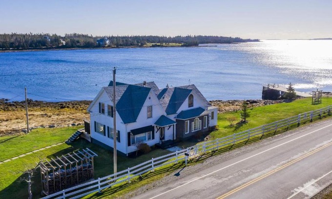 Port Dufferin House | Atlantic Shores Retreat