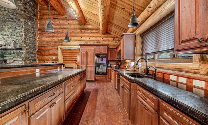 Hill City House | Atmospheric log lodge with firepits & ping-pong