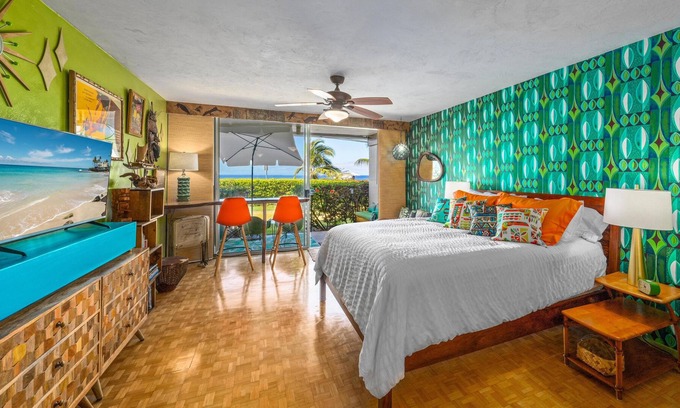 Kahaluu Bay Condo | "Atomic Tiki" at Kona White Sands #A3 – Magic Sands Beach