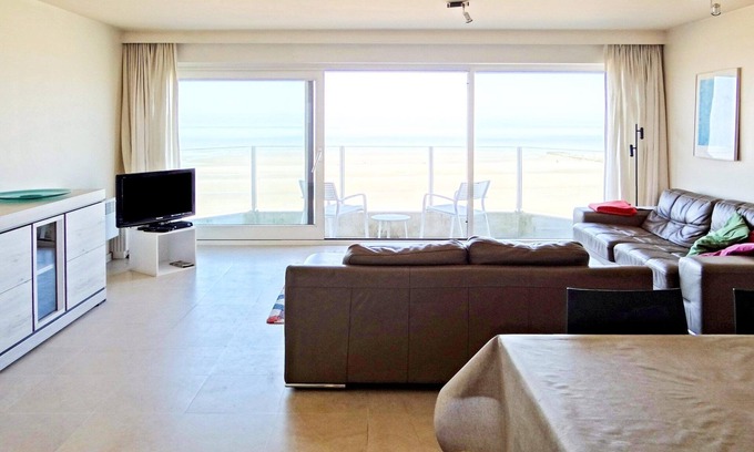 Nieuwpoort-aan-Zee Apartment | Attic Apartment in Nieuwpoort by the Beach