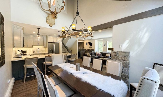 Bartlett House | Attitash Heights | Ski in/out Getaway with Pool