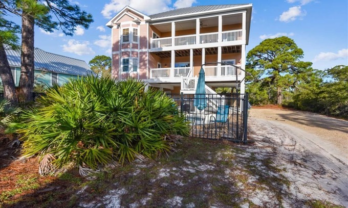 Sea Palm Village House | ATTITUDE ADJUSTER IS THE PERFECT FAMILY GETAWAY!