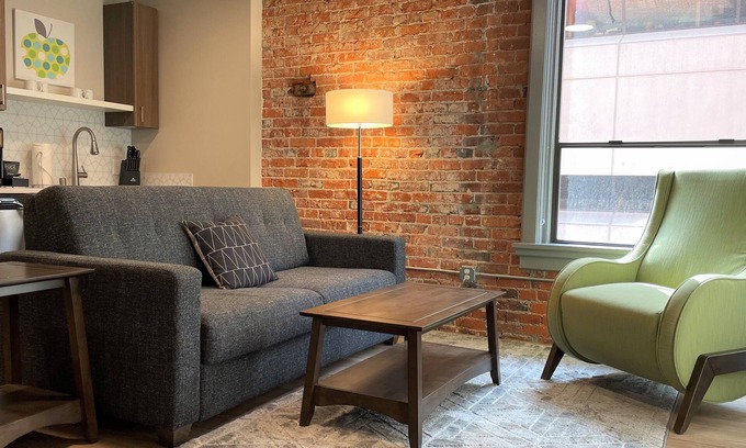 Riverside Apartment | Attractive 1 Bed Travel Apartment Steps Away From The Spokane Opera House