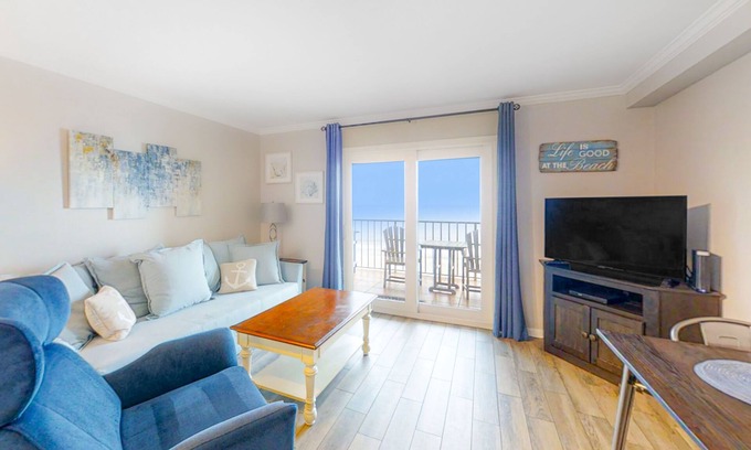 Gulf Shores Condo | Attractive and Convenient Gulf-Front Home Right on Beach w/Shared Pool, Hot Tub