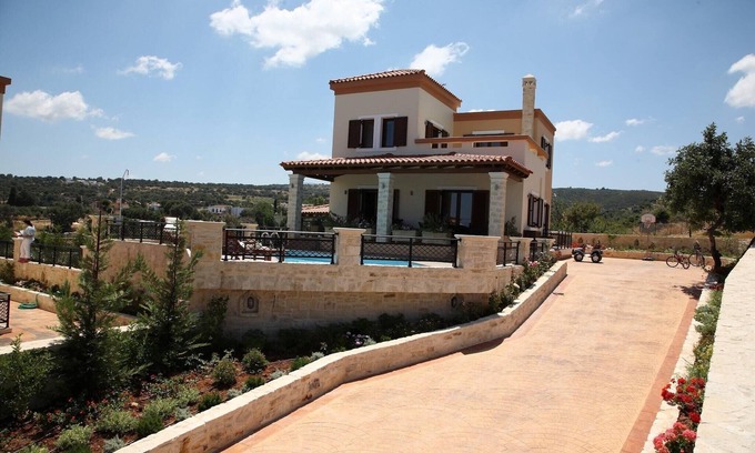 Skouloufia Villa | Attractive villa with private pool
