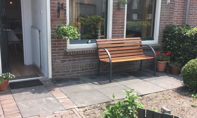 Bergen House | attractively furnished house with front and back garden