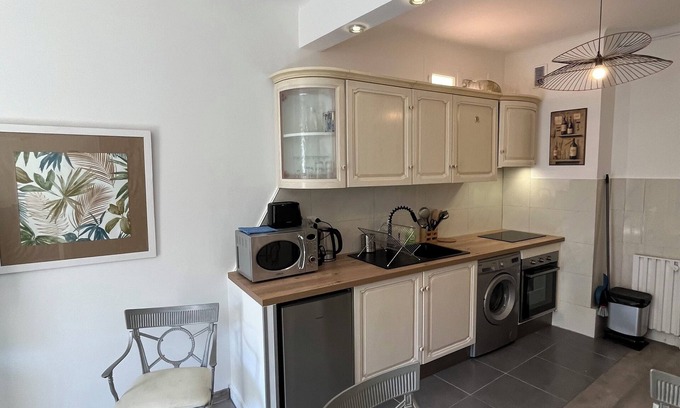 Lepante Quarter Apartment | ATYPICAL AND ORIGINAL APARTMENT (2 Kitchens. 1 Bathroom. 1 Shower room. 2 WC)
