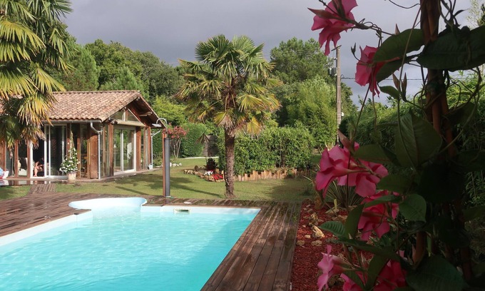 Leon House | Atypical wooden house with heated pool: Pine forest, ocean and calm