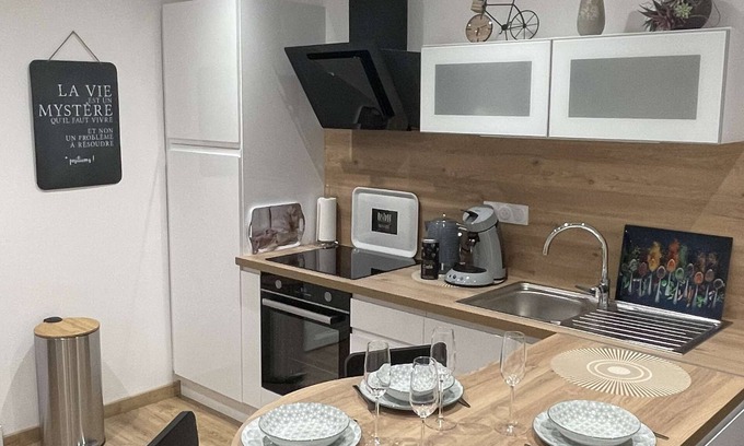 Ville Haute Apartment | Au balcon de la basilique