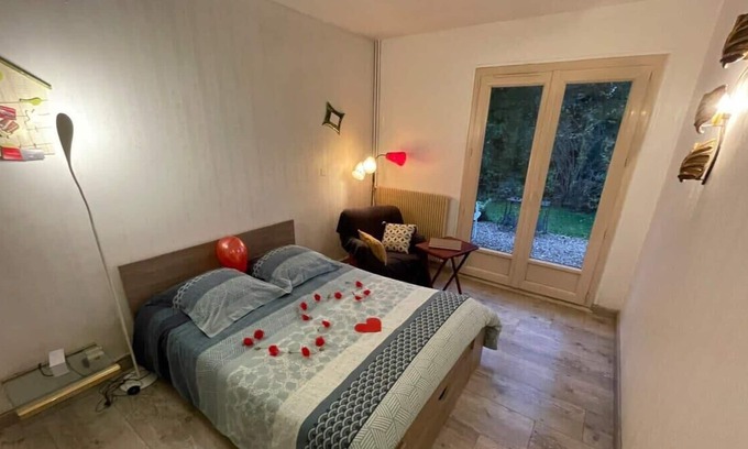 Lindry House | Au Calme Absolu chez Nicolas. Chambre calme complet