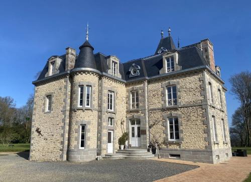 La Lucerne-dʼOutremer Bed & Breakfast | Au Château