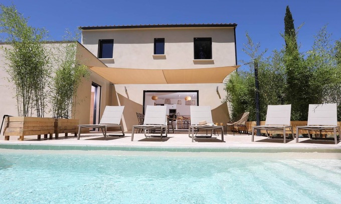 Vers-Pont-du-Gard Apartment | Au Clos de Manon « le Chêne », Villa Avec Piscine