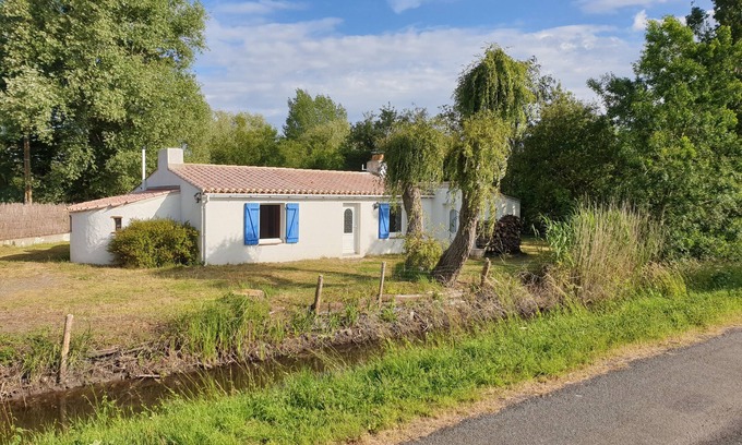 Le Perrier House | Au Coeur du Marais Breton Véndéen, Maison Familiale de Vacances Avec Jardin