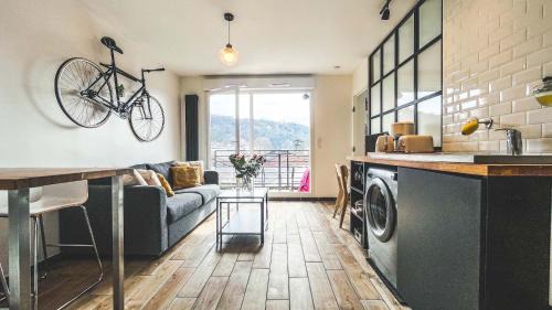 Vienne Apartment | Au petit Vélo de Vienne - Balcon, Vue Panoramique & Parking gratuit