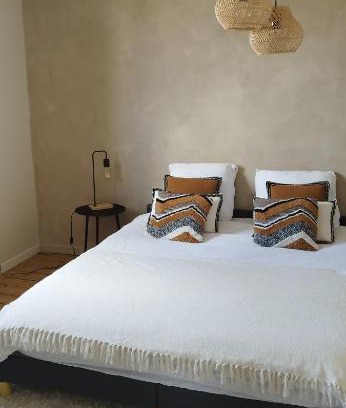 Huy Apartment | Au pied du mur