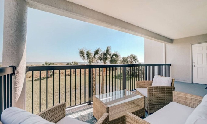 St. Augustine Beach Condo | *Auberge Chic* | L'Eau| Beachfront!