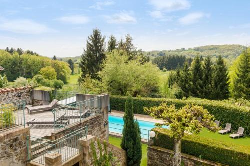 Chataigneraie Cantalienne Hotel | Auberge La Tomette, The Originals Relais