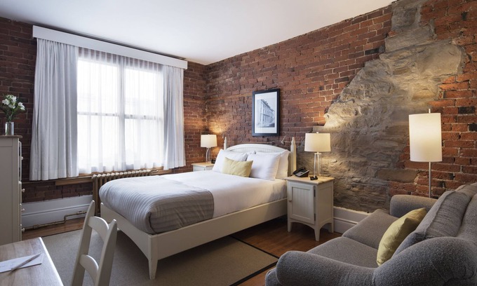 Lower Town Hotel | Auberge Saint-Pierre